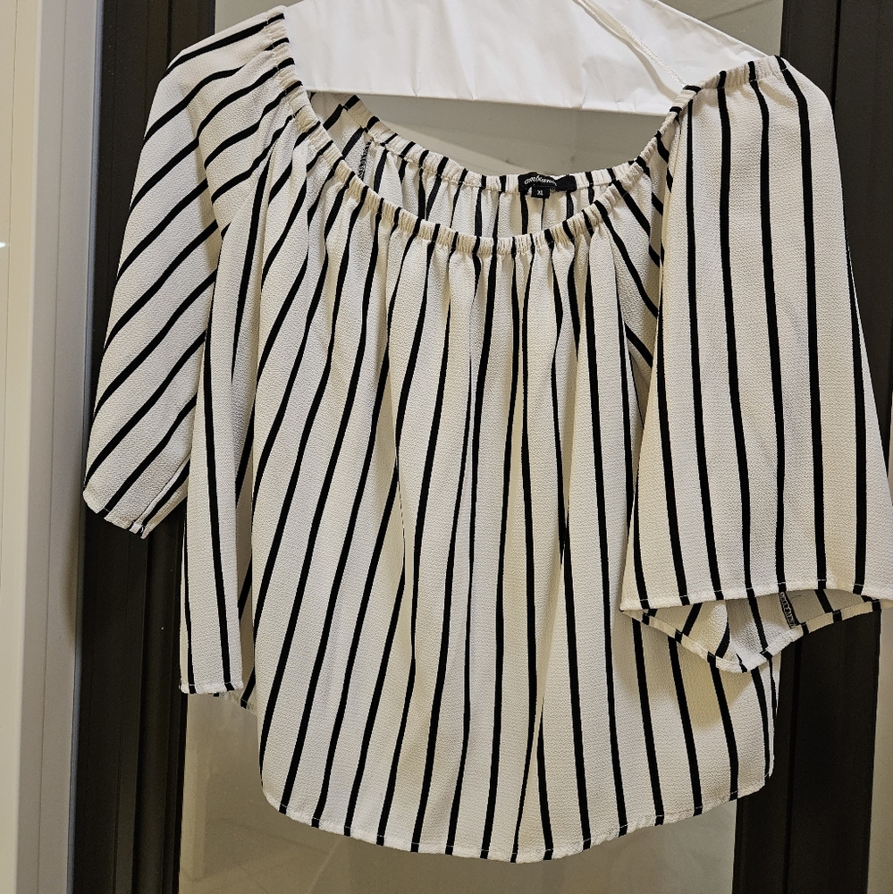 A pin striped blouse 👚.